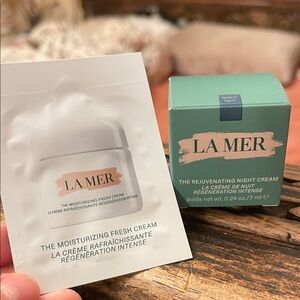 La Mer Rejuvenating Night Cream - Teal and White